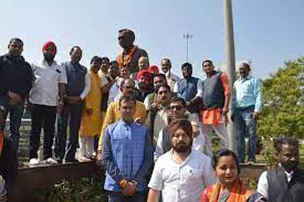 पंडित दीनदयाल उपाध्याय की प्रतिमा स्थल पर बीजेपी नेताओं ने किया माल्यार्पण पंडित दीनदयाल उपाध्याय , प्रतिमा स्थल , बीजेपी नेताओं ने किया माल्यार्पण