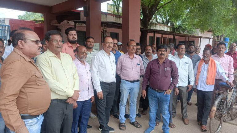 दुर्ग शहर – नगर निगम दुर्ग की जनता के मूलभूत सुविधाएं सड़क नाली पानी बिजली जैसे कार्यों के कार्य बंद…