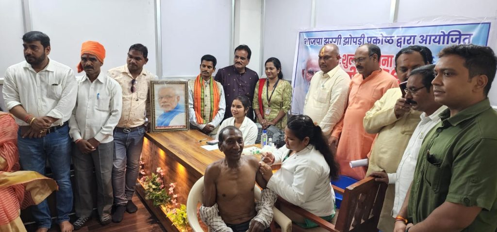 कोविड-19 के खिलाफ पूरे देश भर में लगाए जा रहे प्रीकॉशन डोज के तहत आज नवरात्रि के प्रथम दिवस जिला भाजपा कार्यालय में विशेष वैक्सीनेशन अभियान चलाया…