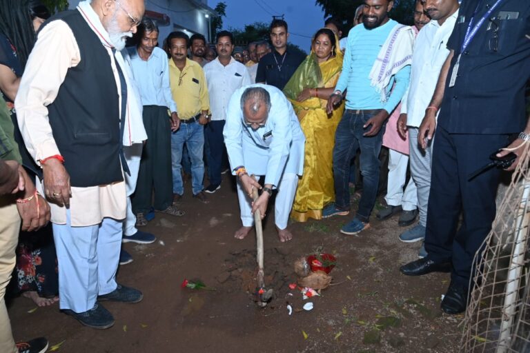 दुर्ग जिला – सीसी रोड निर्माण से गली में आवागमन बेहतर होगा सड़क बनने से विकास को गति मिलती है – ताम्रध्वज साहू