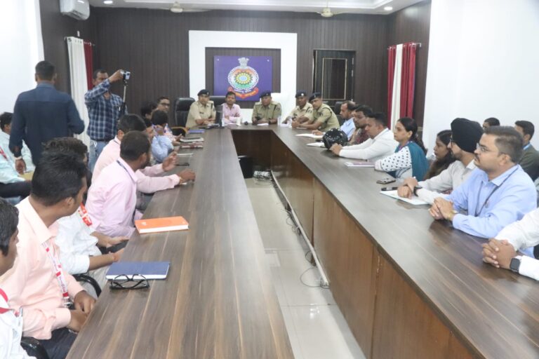 दुर्ग पुलिस द्वारा सुरक्षा प्रबंधों में चूक बरतने वाले बैंकों के खिलाफ अब कार्रवाई की जाएगी पढ़िए पूरी खबर…