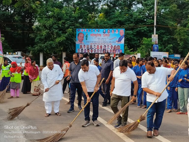 दुर्ग नगर पालिक निगम द्वारा स्वच्छता ही सेवा एक तारीख एक घंटा एक साथ स्वच्छता अभियान चलाया…