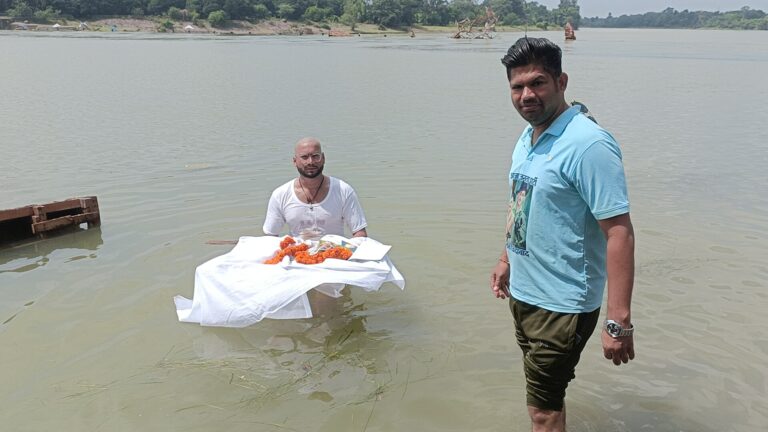 दुर्ग जिला – आरक्षण संजीव मिश्रा द्वारा मुख्यमंत्री के नाम पदयात्रा कर उमीदों कि छल घोषणा पत्र कि अर्थी निकालीं पढ़िए पूरी खबर…