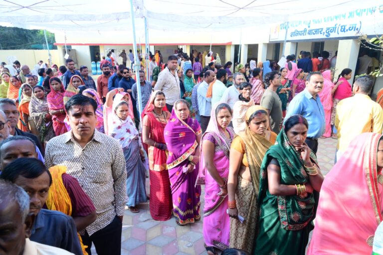 दुर्ग जिला के सभी 6 विधानसभा निर्वाचन क्षेत्रों में मतदान निर्वाचन कार्यालय द्वारा प्रारंभिक संकलित जानकारी अनुसार जिले में 65.07 प्रतिशत मतदान होने का अनुमान लगाया पढ़िए पूरी खबर…