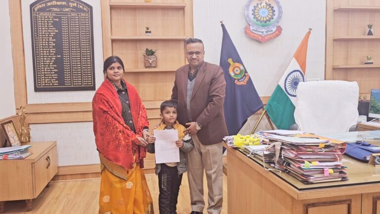 दुर्ग जिले के पुलिस विभाग में महज साढे पांच वर्ष के बच्चे को मिली पुलिस विभाग में नियुक्ति पढ़िए पूरी खबर…