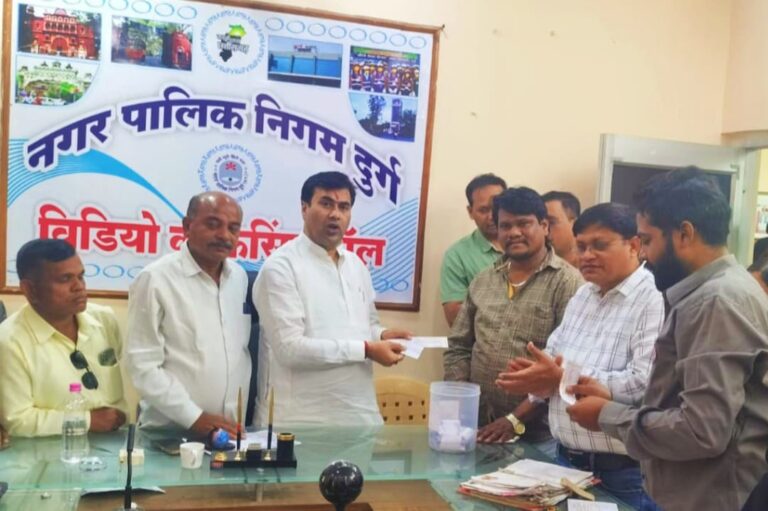 दुर्ग शहर महापौर धीरज बाकलीवाल ने 41 हितग्राहियों को लॉटरी के माध्यम से आवास आबंटन किया पढ़िए पूरी खबर…