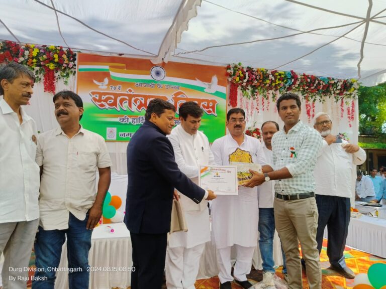 दुर्ग जिला संवाददाता हितेष शर्मा ZEE न्यूज़ के पत्रकार और छत्तीसगढ़ शासन पत्रकार अधिमान्यता समिति के सदस्य को उत्कृष्ट पत्रकारिता सम्मान प्राप्त पढ़िए पूरी खबर…