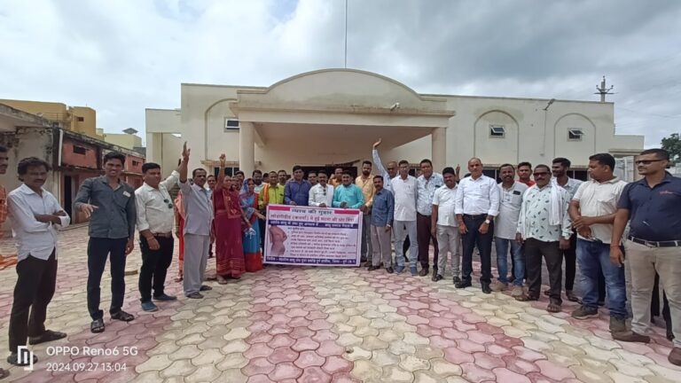 दुर्ग जिला साहू संघ ग्रामीण युवा प्रकोष्ठ पदाधिकारियों द्वारा उतई बाजार चौक में राज्यपाल के नाम चार सुत्रीय मांगों को लेकर एक दिवसीय धरना प्रदर्शन कार्यक्रम आयोजित पढ़िए पूरी खबर…