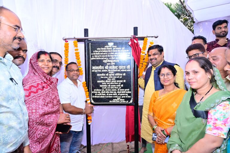 मंत्री गजेन्द्र यादव द्वारा चुनाव के दौरान जनता से किए गए विकास के वादों को पूरा करने की दिशा में ठोस कदम फोरलेन सड़क निर्माण कार्य का विधिवत भूमिपूजन पढ़िए पूरी खबरें…